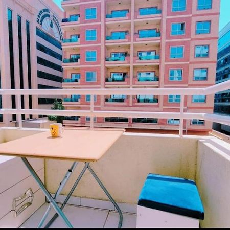 Dxb Hostel Near Adcb Metro Station Дубай Екстериор снимка