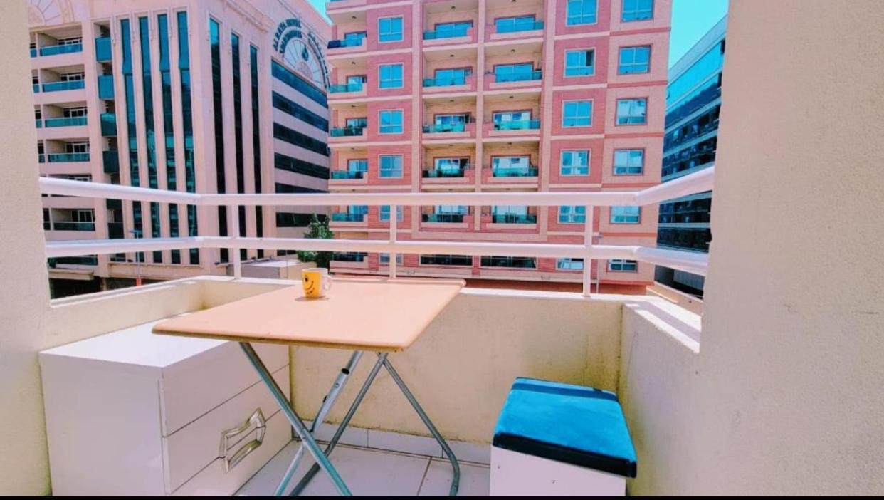 Dxb Hostel Near Adcb Metro Station Дубай Екстериор снимка