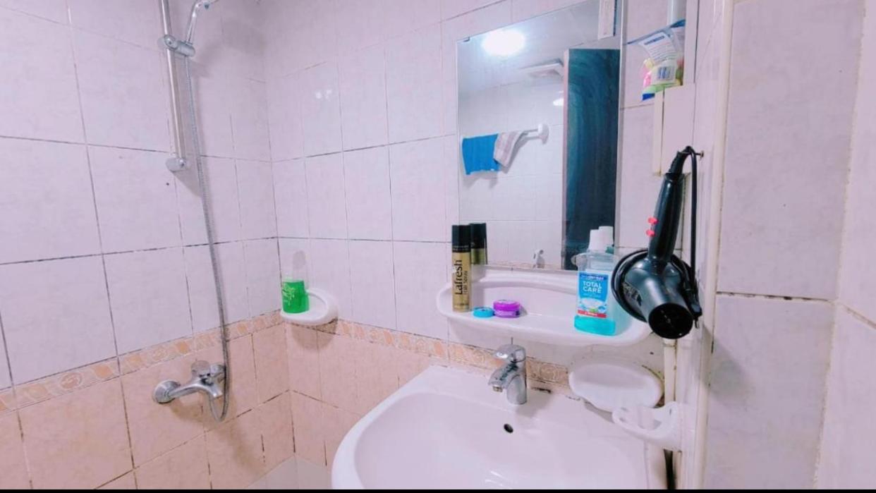Dxb Hostel Near Adcb Metro Station Дубай Екстериор снимка