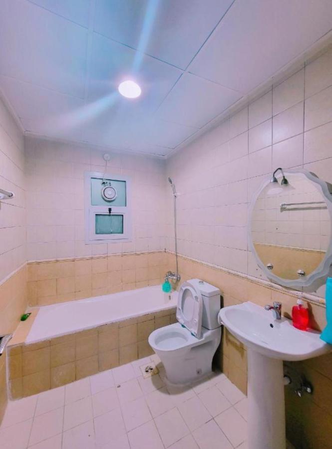 Dxb Hostel Near Adcb Metro Station Дубай Екстериор снимка
